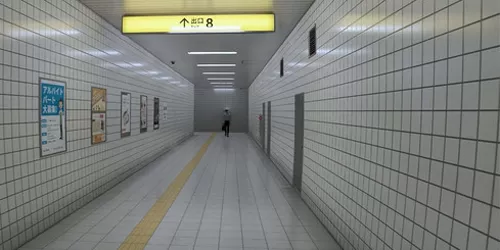 逃离地铁站